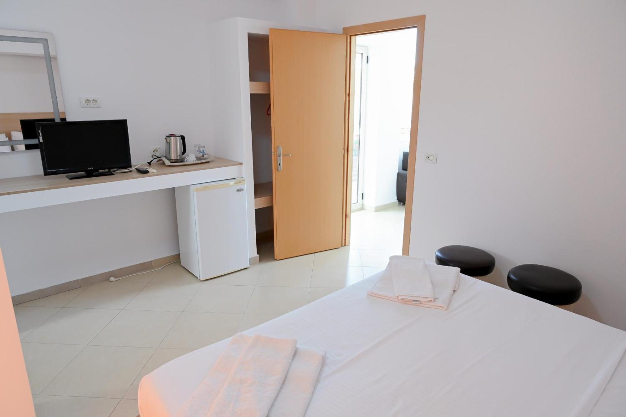 Hotel Kriti Max , Shengjin Shëngjin 외부 사진